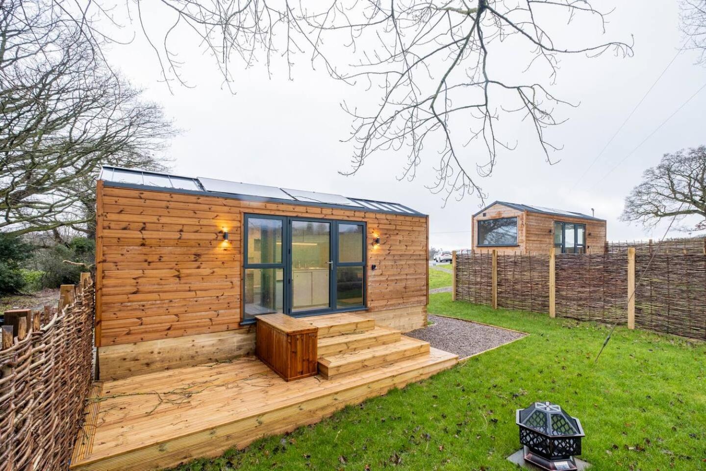 Beautiful Cabins In Herefordshire Countryside Exterior foto