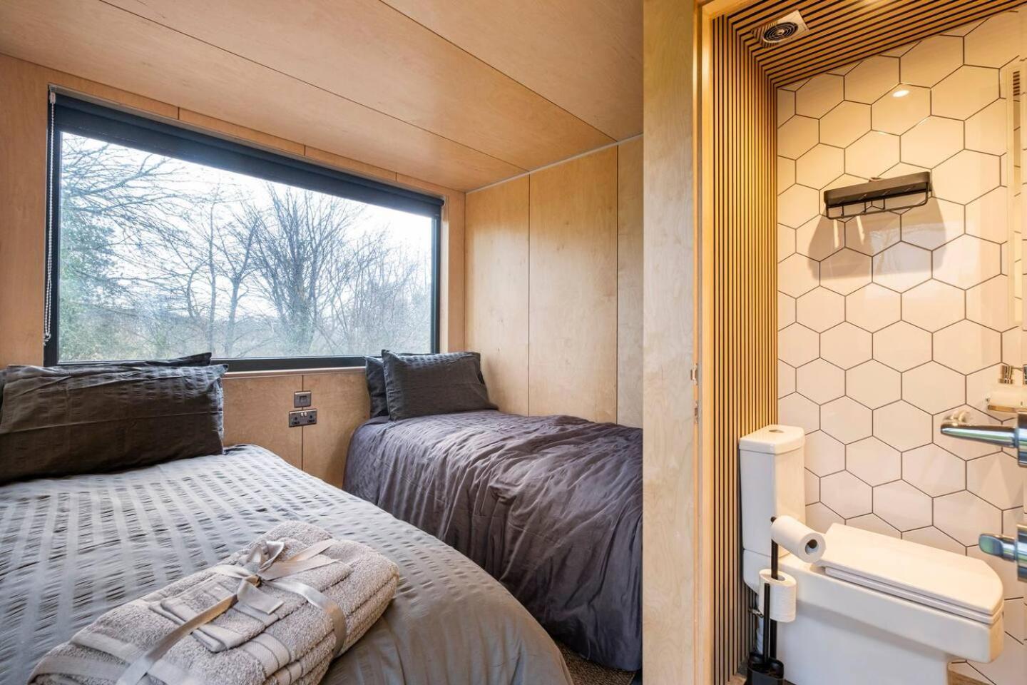 Beautiful Cabins In Herefordshire Countryside Exterior foto